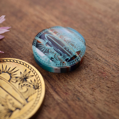 Californian Surfite & Engraved Acrylic Doublet Cabochon - approx. 14 x 14 x 5.3 mm